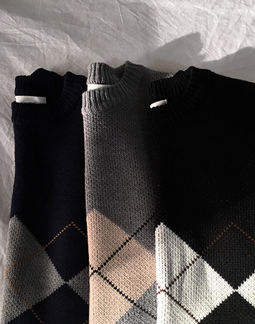 Argyle pattern knit
